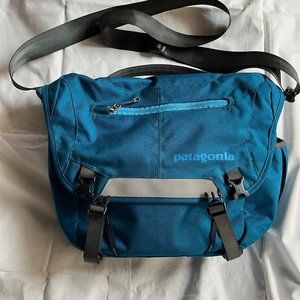 Patagonia mini mass messenger bag